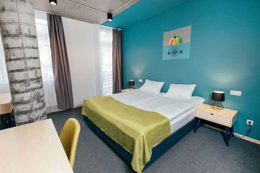 Jam Hotel Hnatyuka リヴィウ 部屋 写真